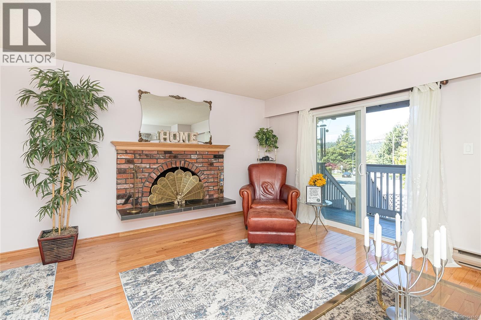 1 4391 Torquay Drive, Saanich