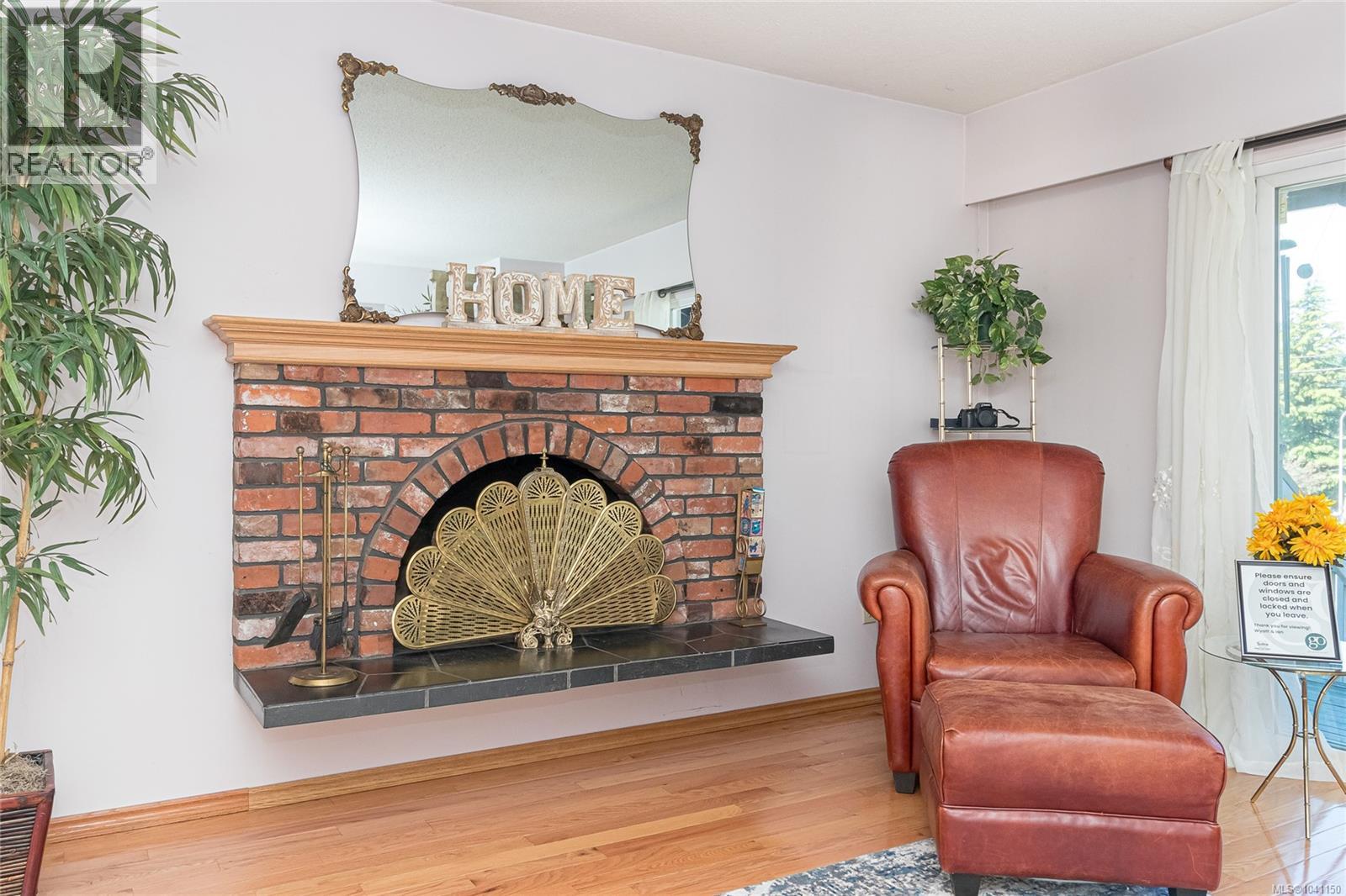 1 4391 Torquay Drive, Saanich