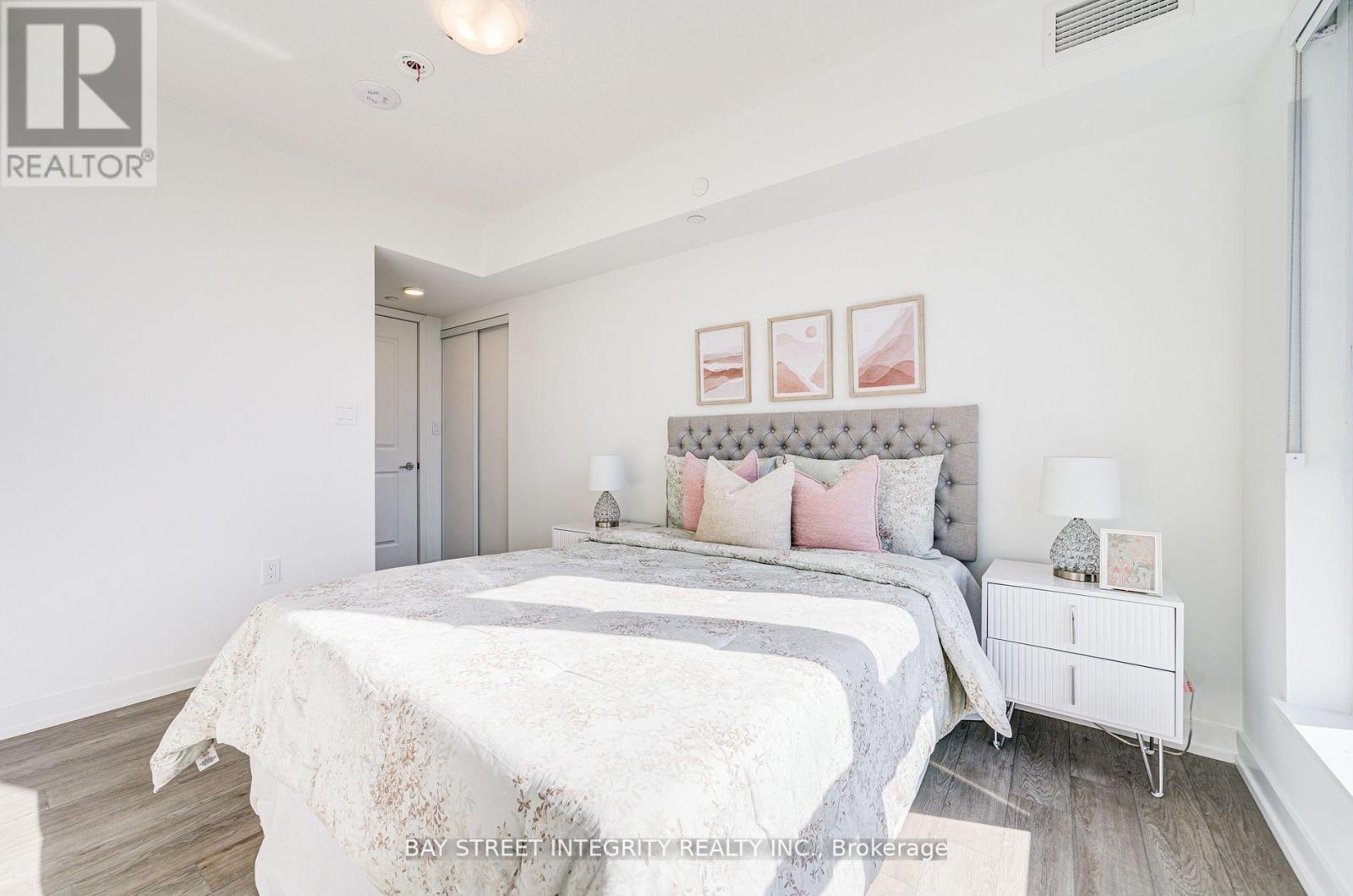 #205 556 MARLEE AVENUE - 11