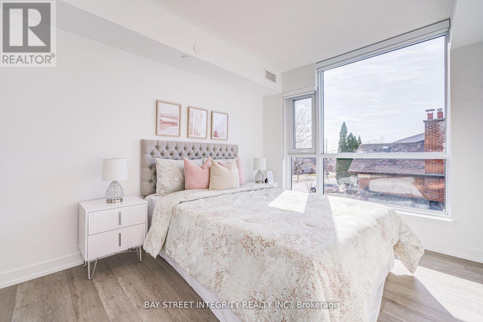 #205 556 MARLEE AVENUE - 12