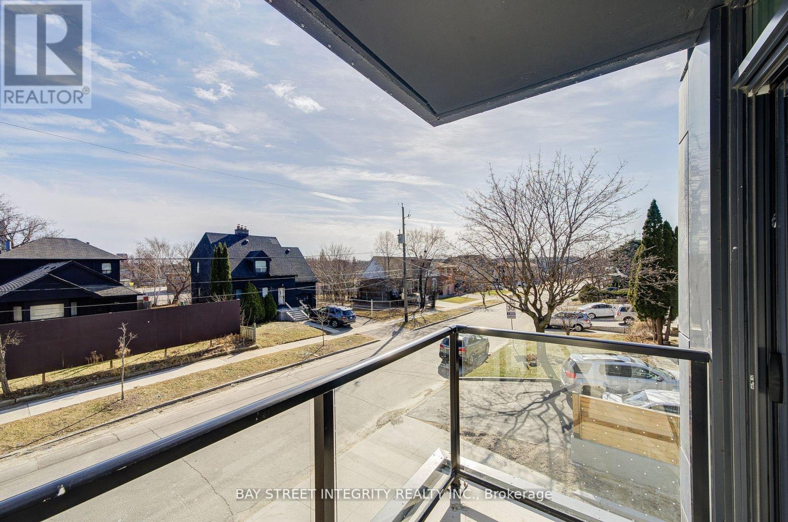 #205 556 MARLEE AVENUE - 16