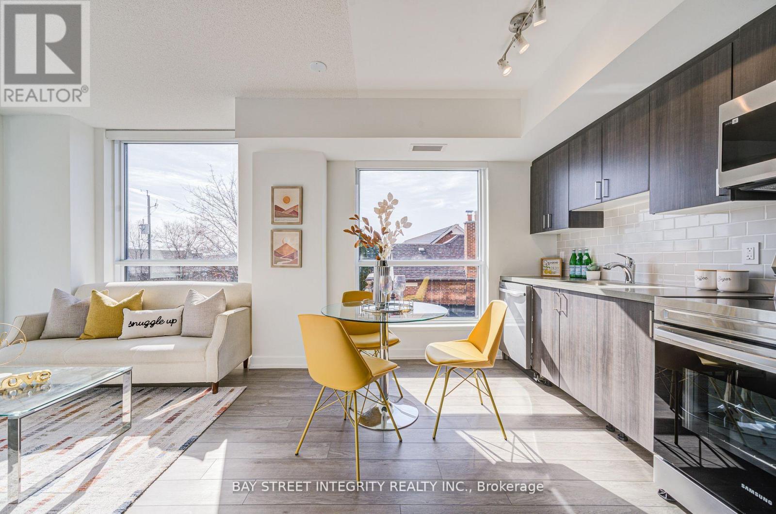#205 556 MARLEE AVENUE - 2