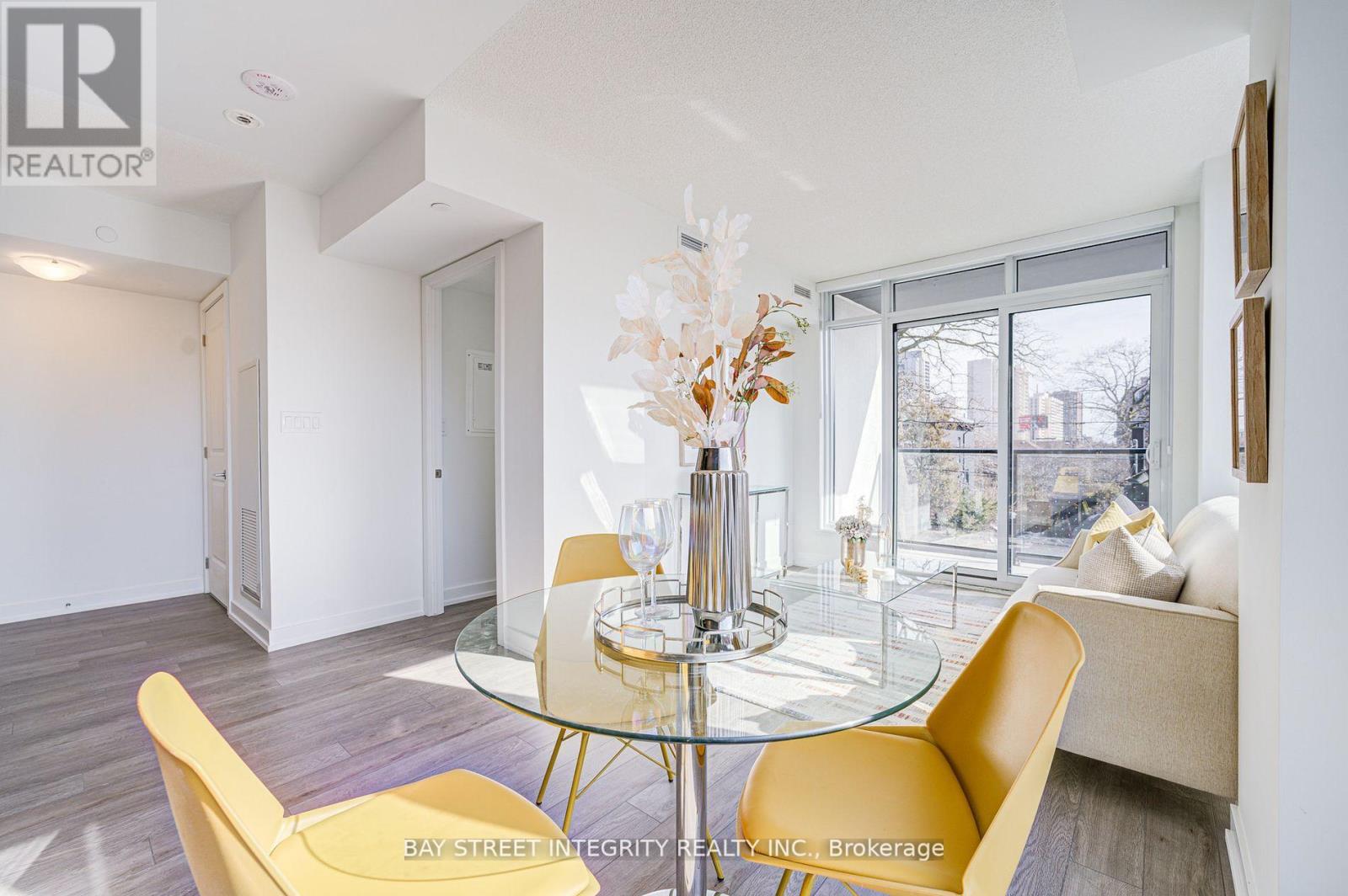 #205 556 MARLEE AVENUE - 4