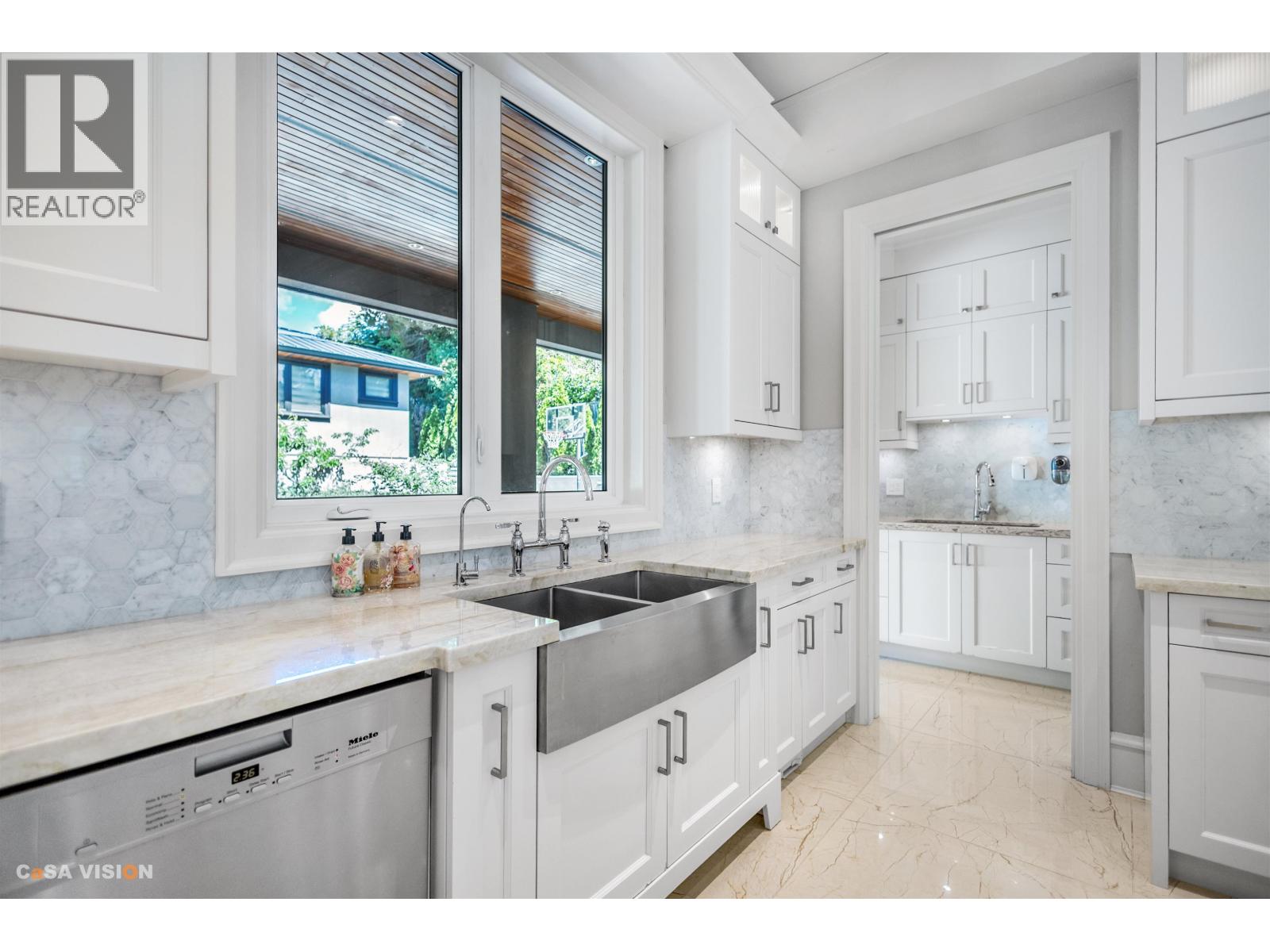 991 CROSS CREEK ROAD, West Vancouver