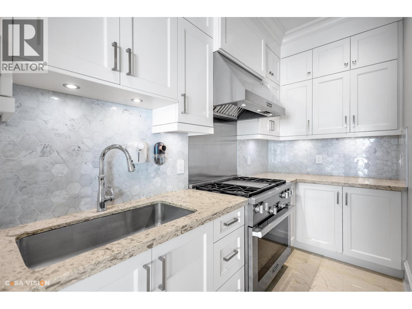 991 CROSS CREEK ROAD, West Vancouver