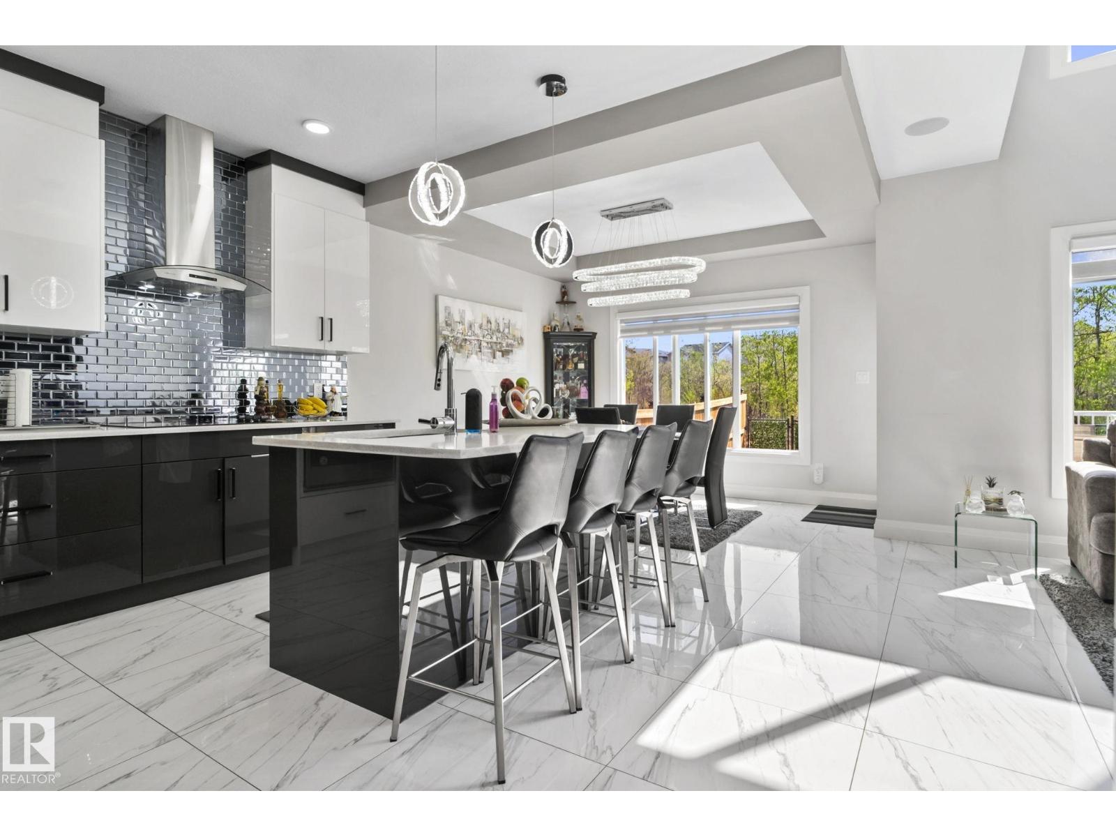 6423 175 AV NW - 9