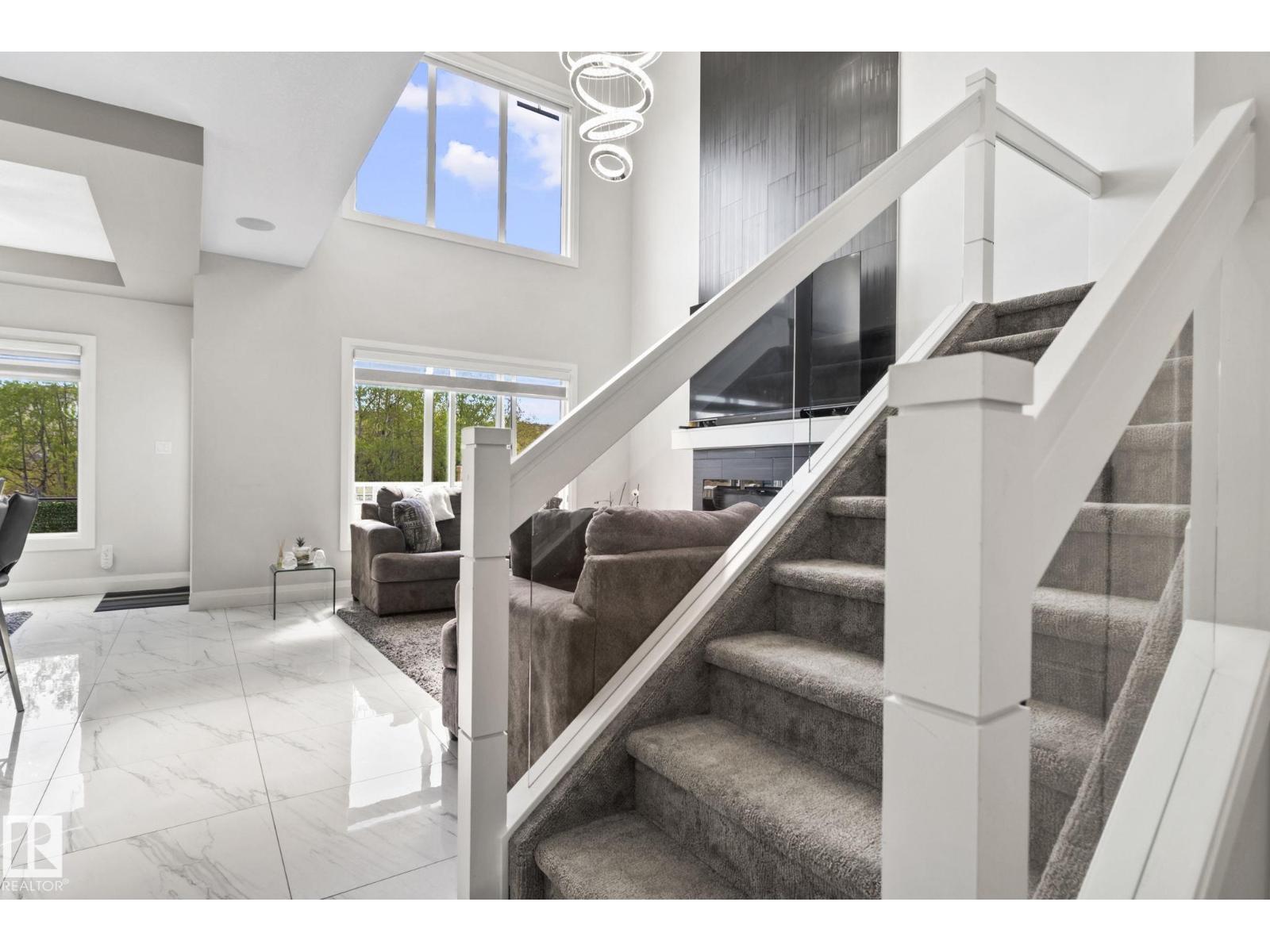 6423 175 AV NW - 8