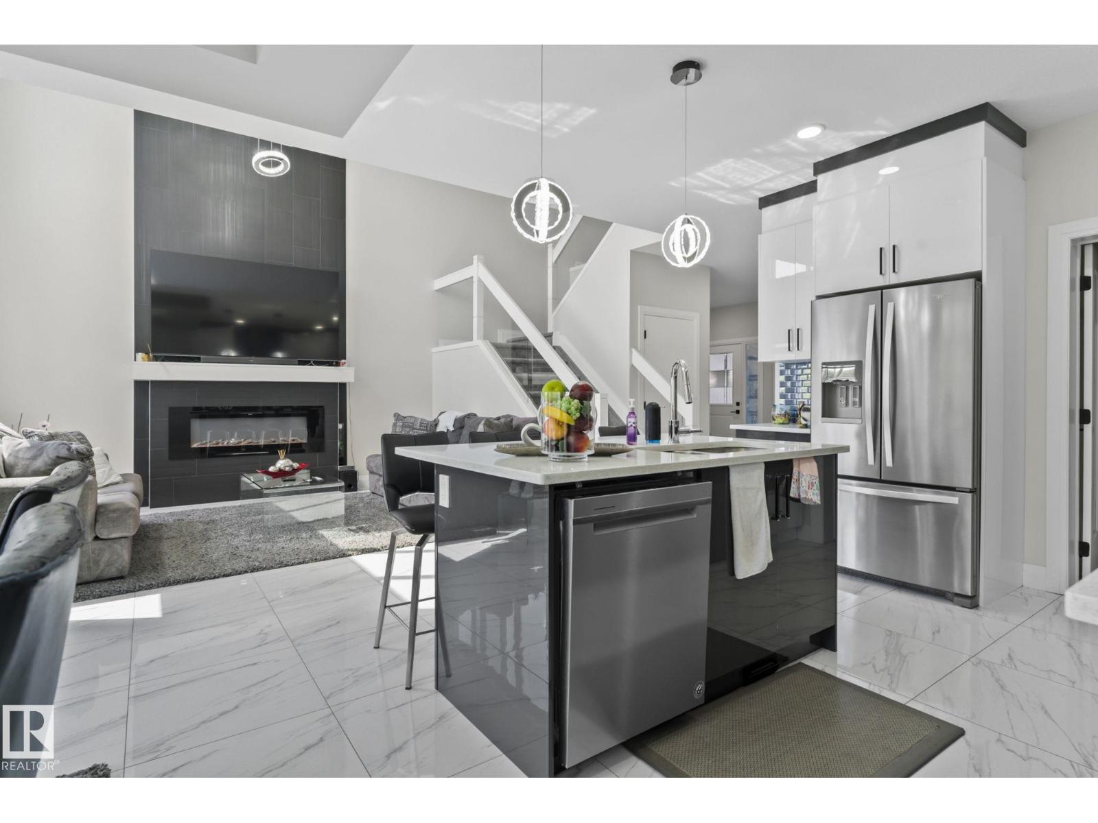 6423 175 AV NW - 21