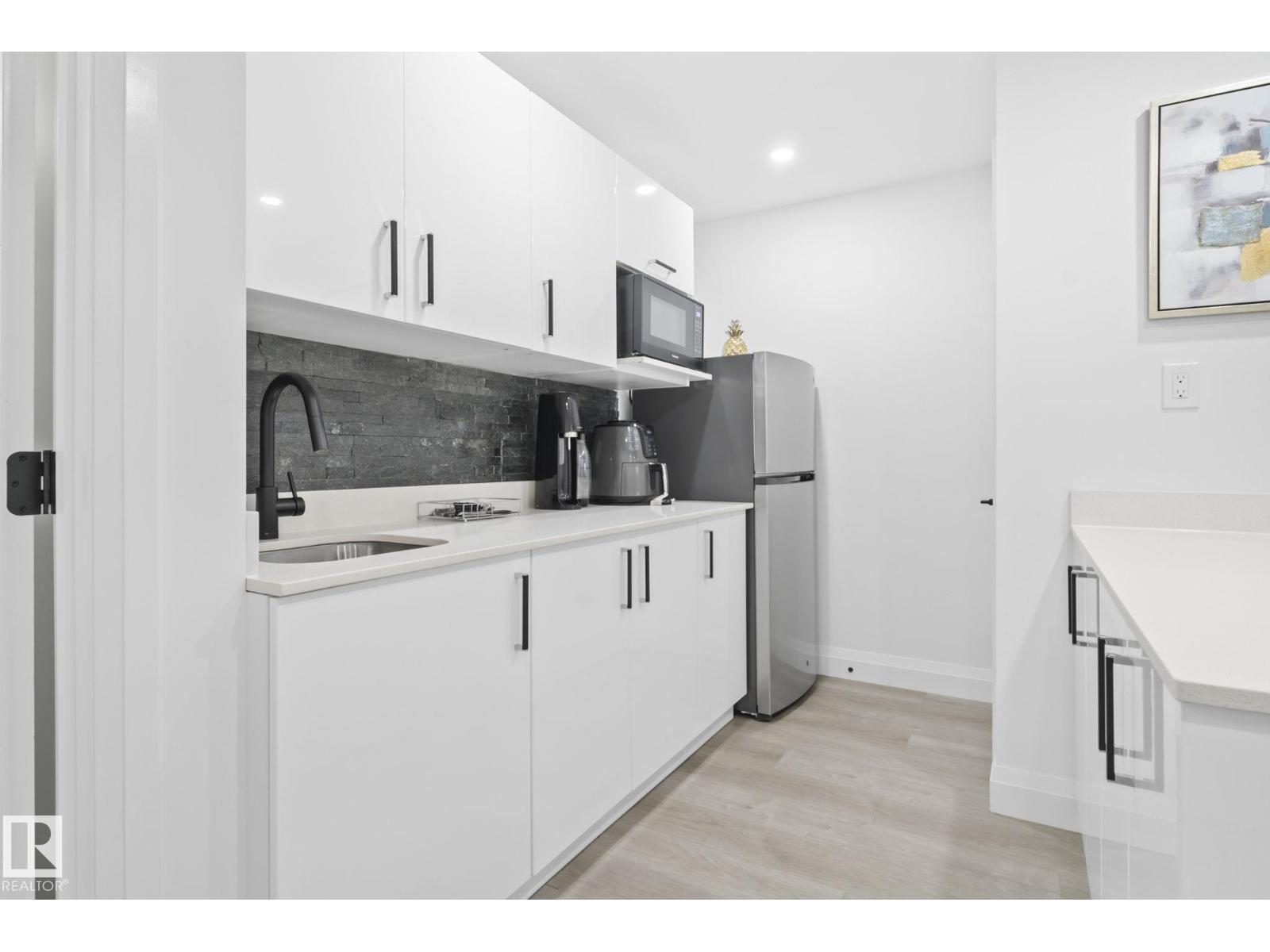 6423 175 AV NW - 53