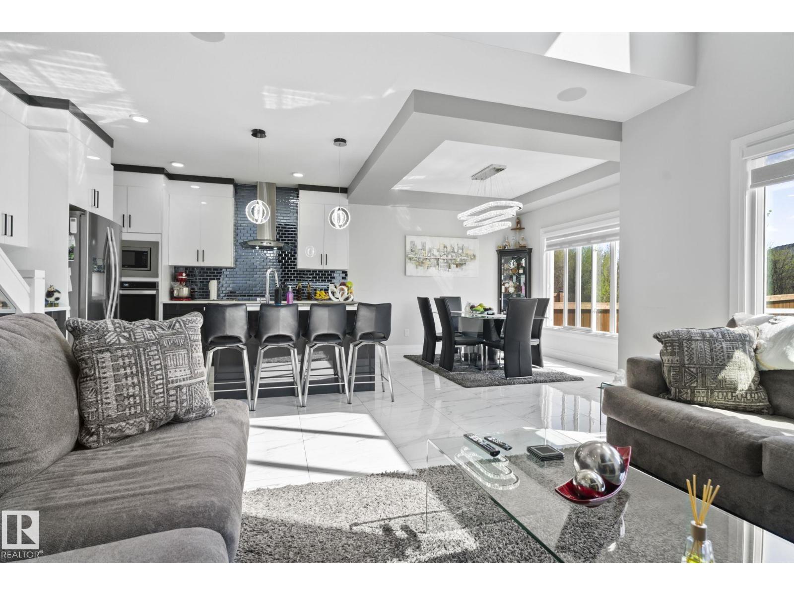 6423 175 AV NW - 15