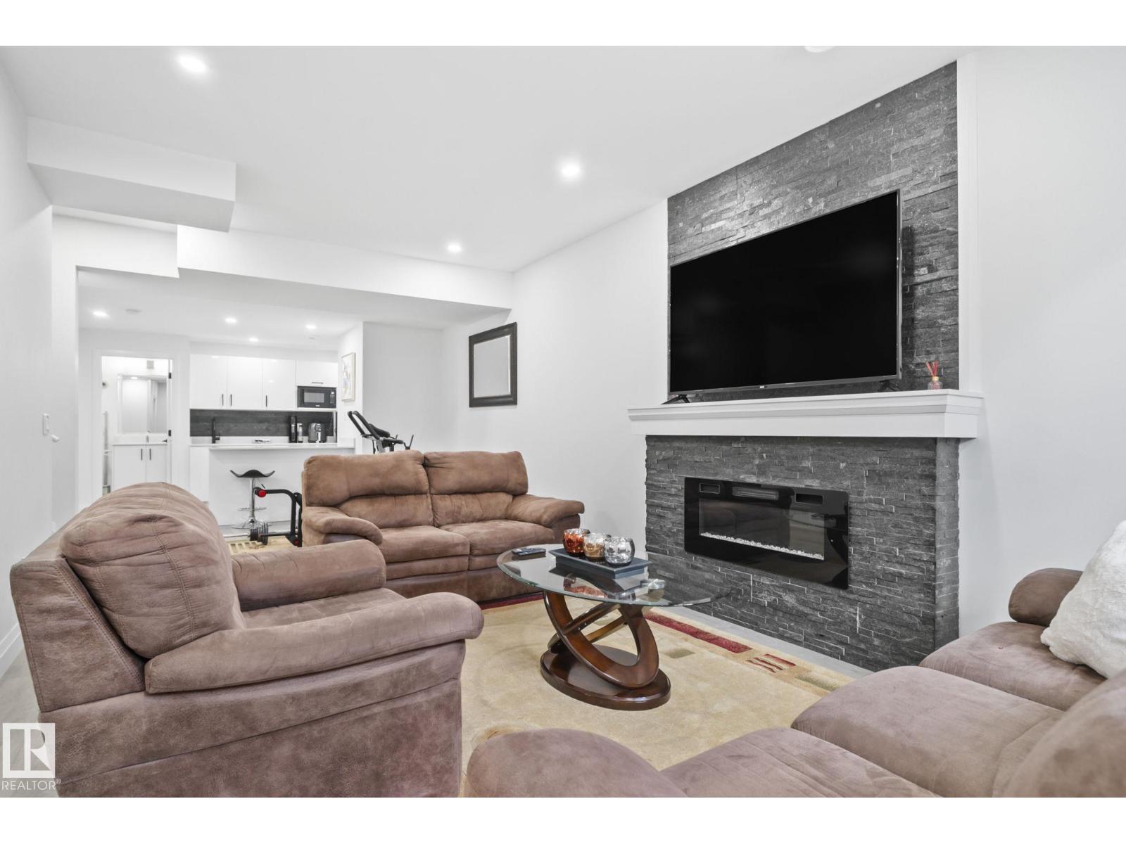 6423 175 AV NW - 46