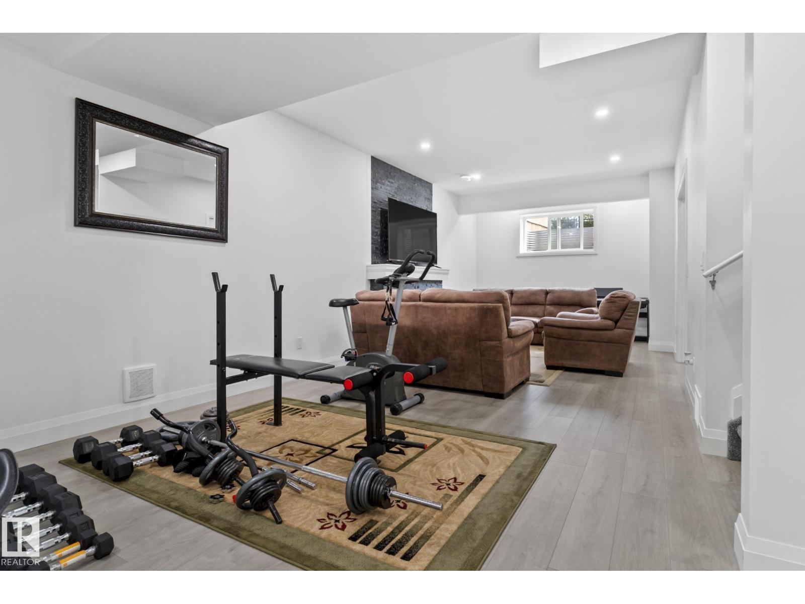 6423 175 AV NW - 51