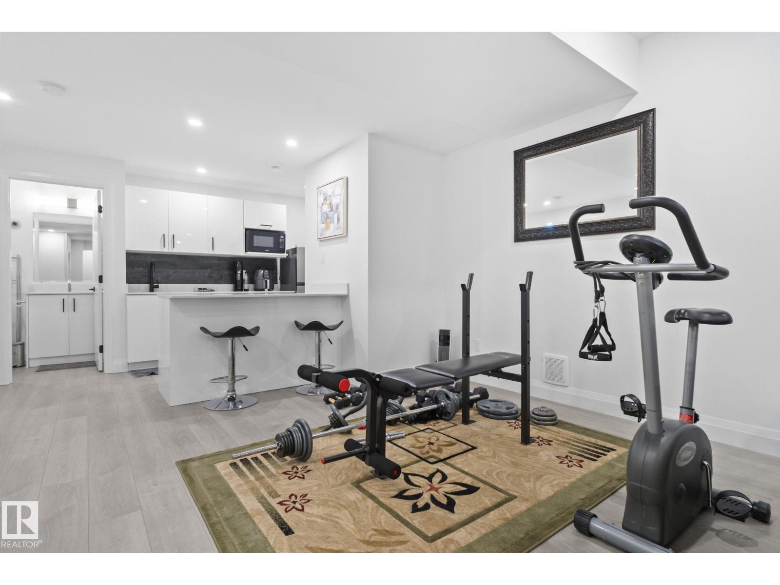 6423 175 AV NW - 50