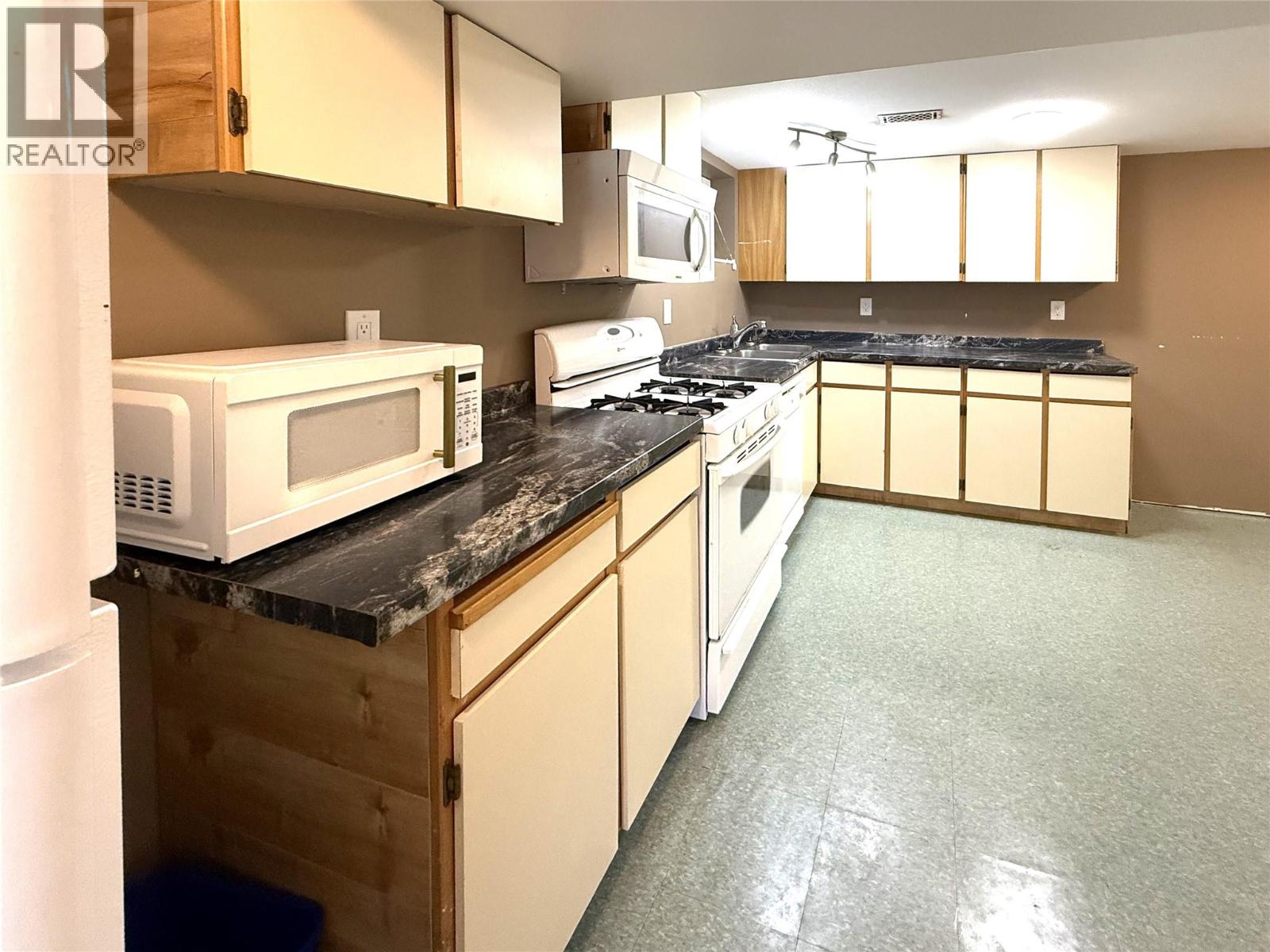 1359 HAMILTON Street - 25