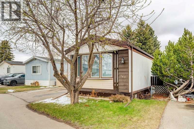 162, 6724 17 Avenue SE - 2