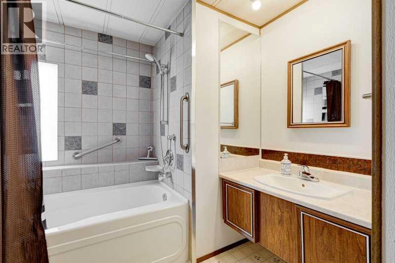 162, 6724 17 Avenue SE - 23