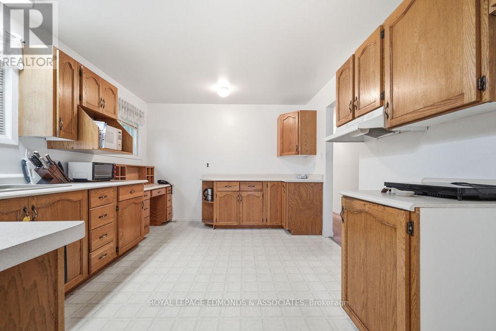 130 TOWN LINE ROAD - 18