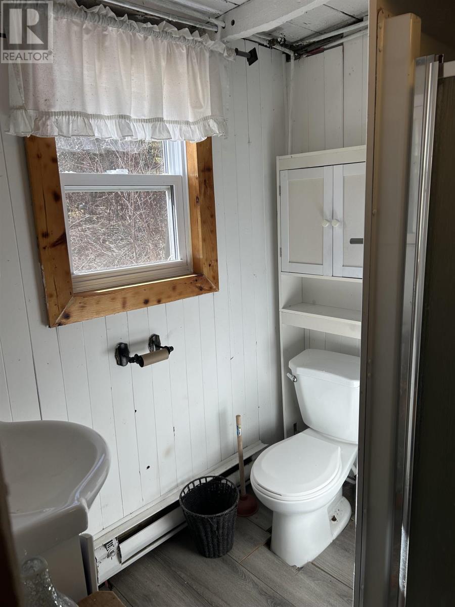 7403 East Bay Highway - 8