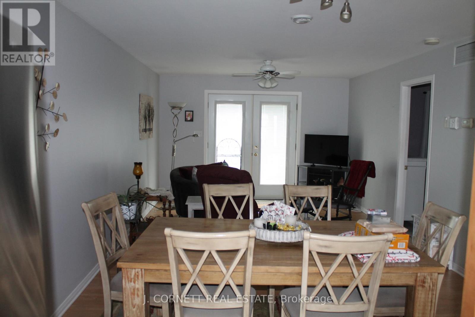 #4 3 MAPLE STREET N - 11