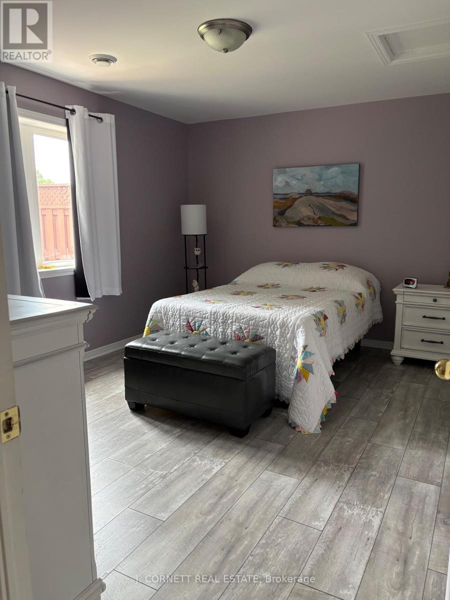 #4 3 MAPLE STREET N - 16