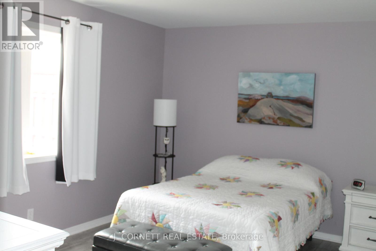 #4 3 MAPLE STREET N - 17