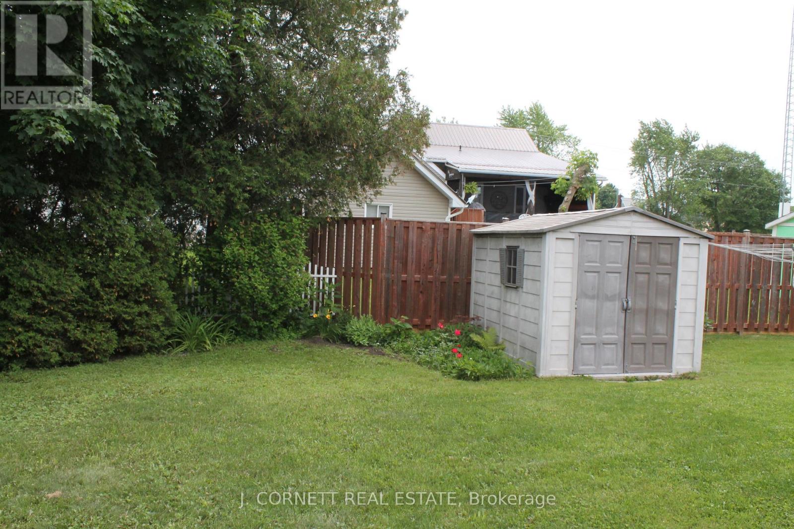 #4 3 MAPLE STREET N - 29