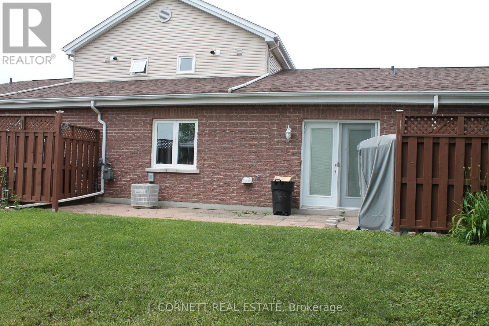 #4 3 MAPLE STREET N - 30