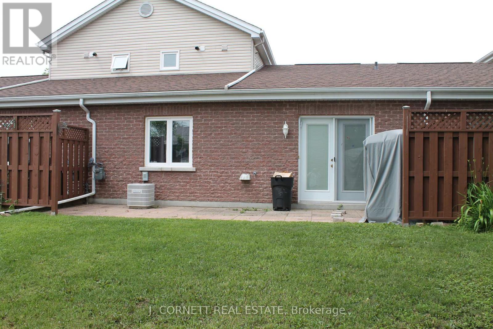 #4 3 MAPLE STREET N - 31