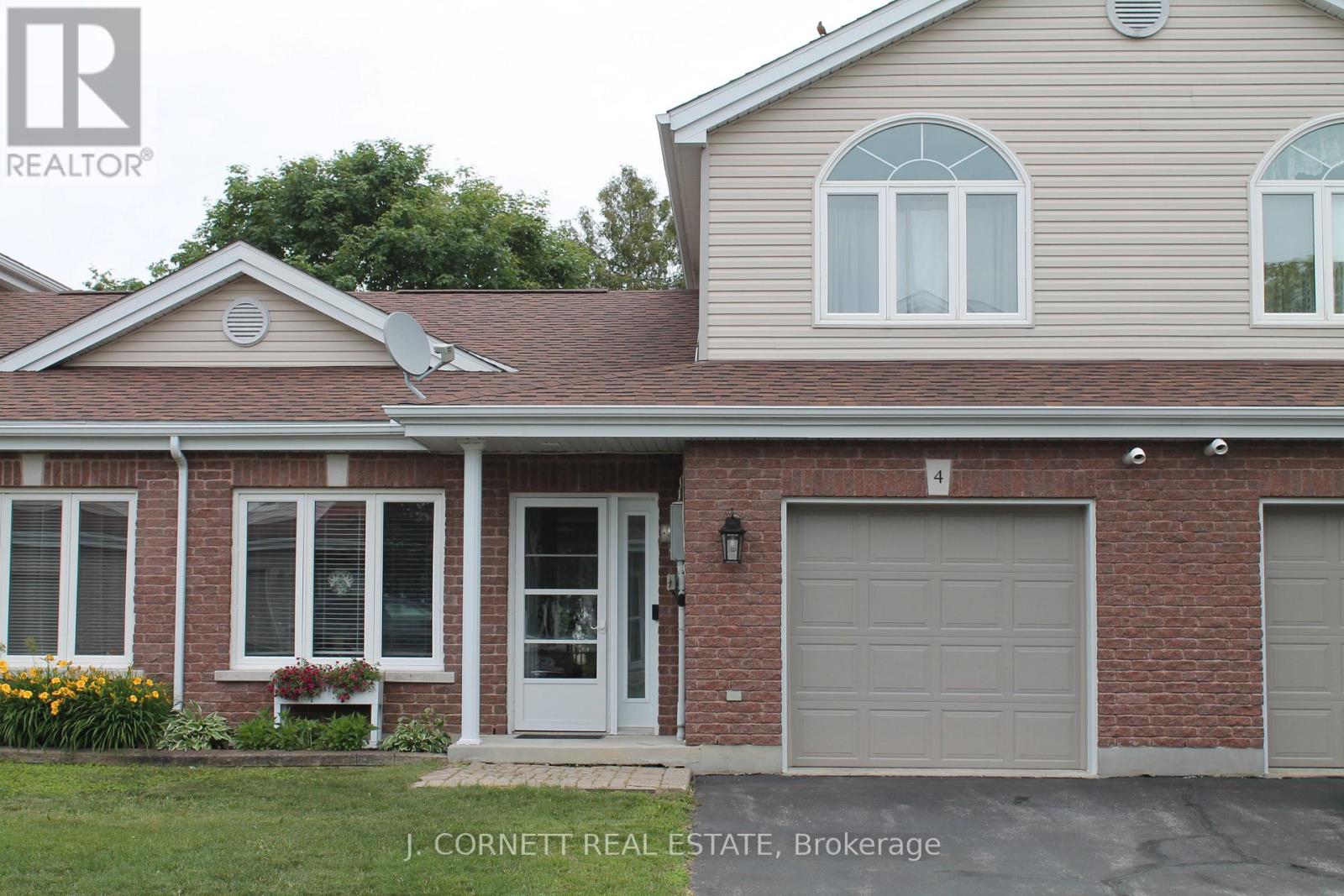 #4 3 MAPLE STREET N - 32