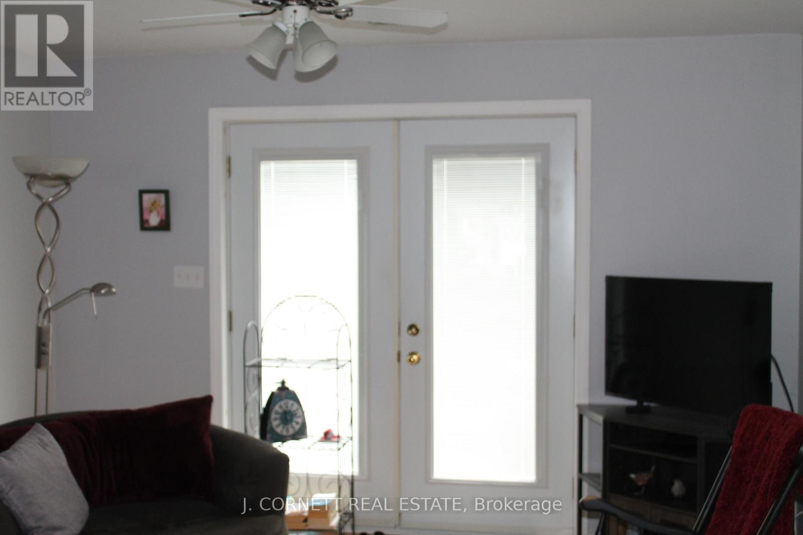 #4 3 MAPLE STREET N - 9