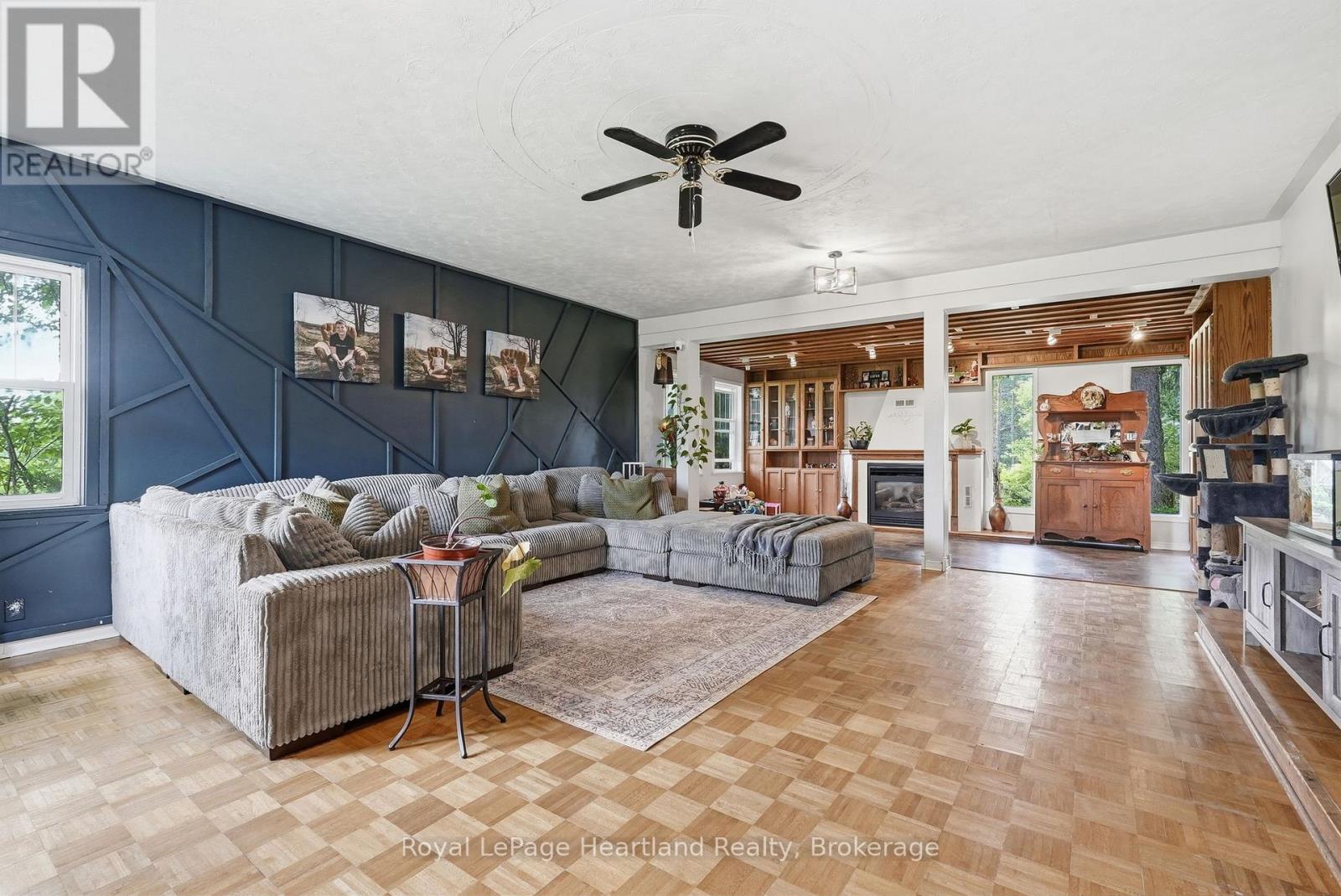 482 CONCESSION 8 - 10
