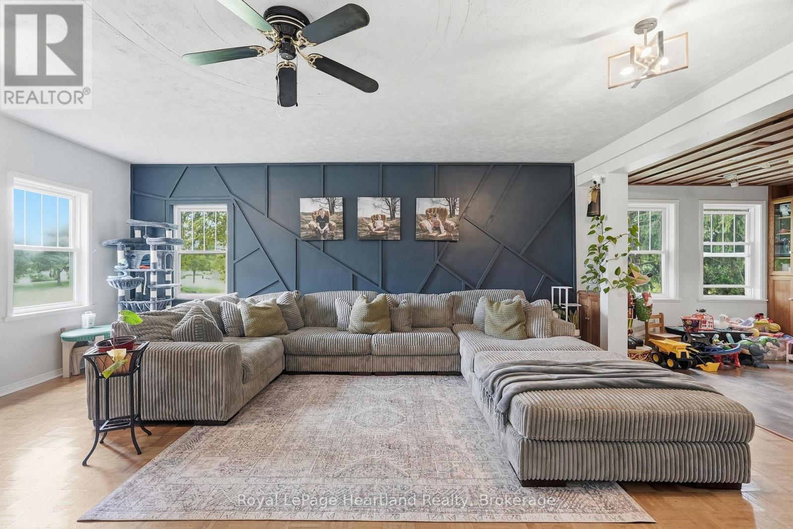 482 CONCESSION 8 - 11