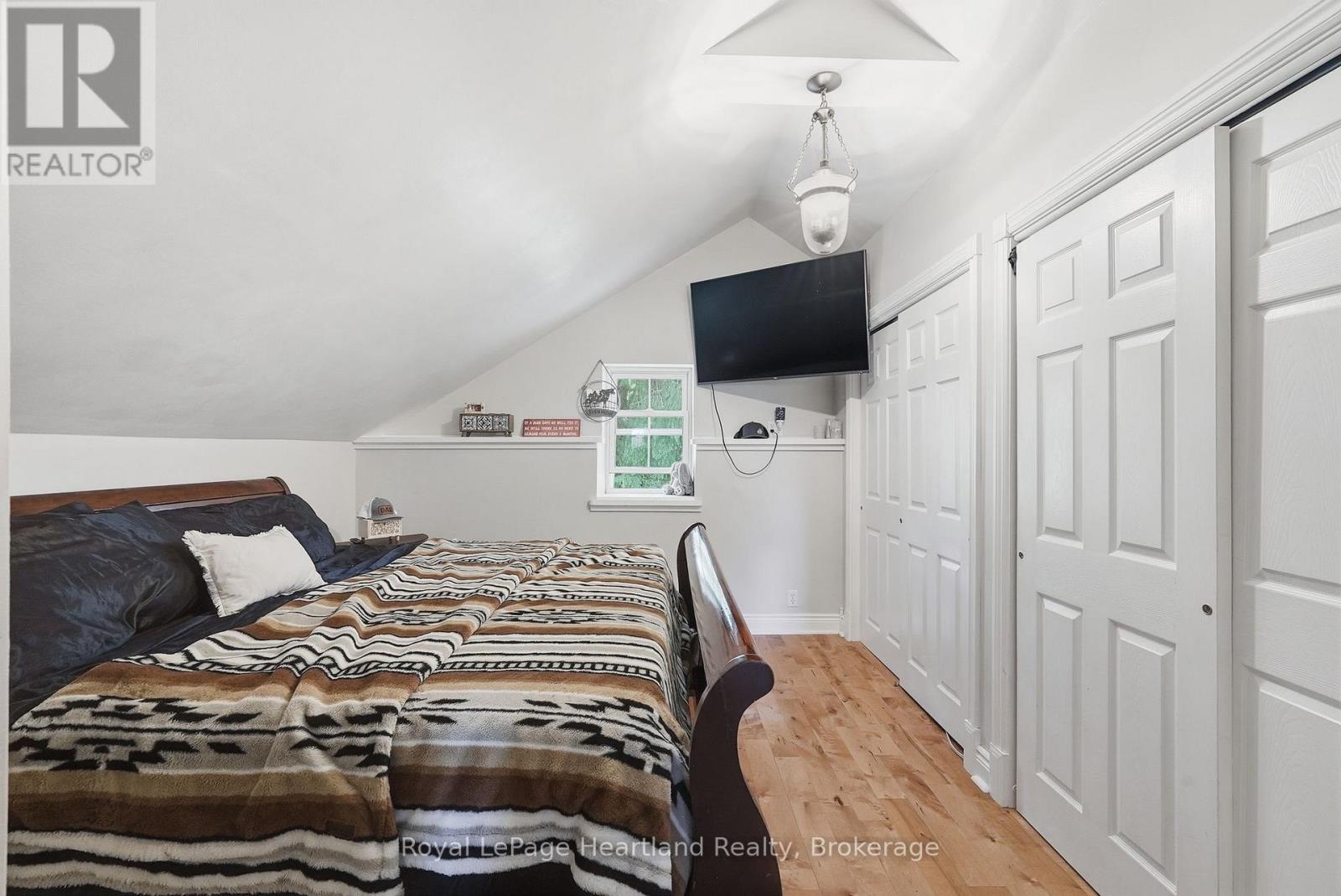 482 CONCESSION 8 - 24