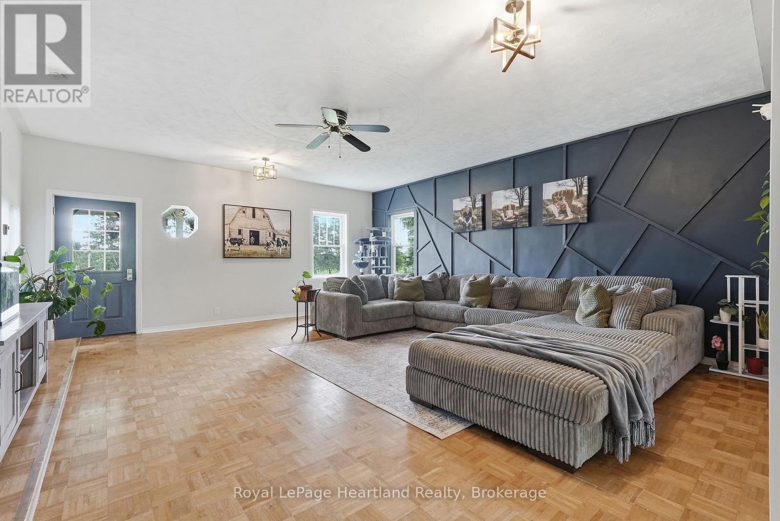 482 CONCESSION 8 - 9