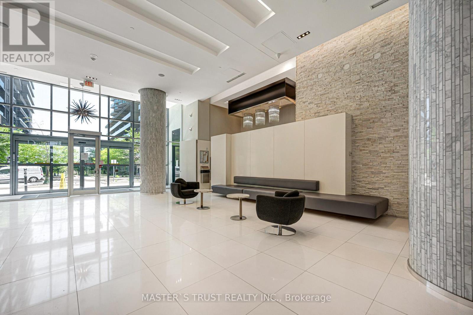 ##1109 56 ANNIE CRAIG DRIVE - 18
