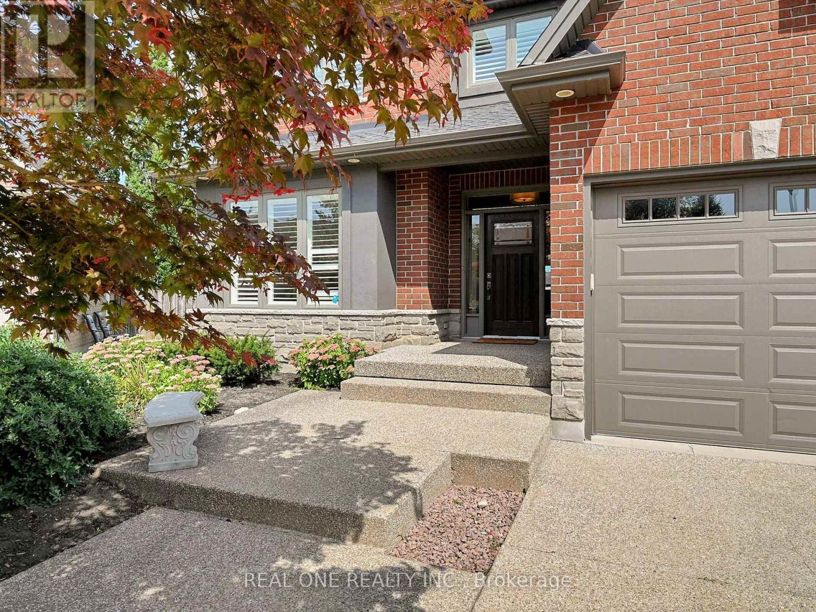 26 MATTHEWS COURT - 2