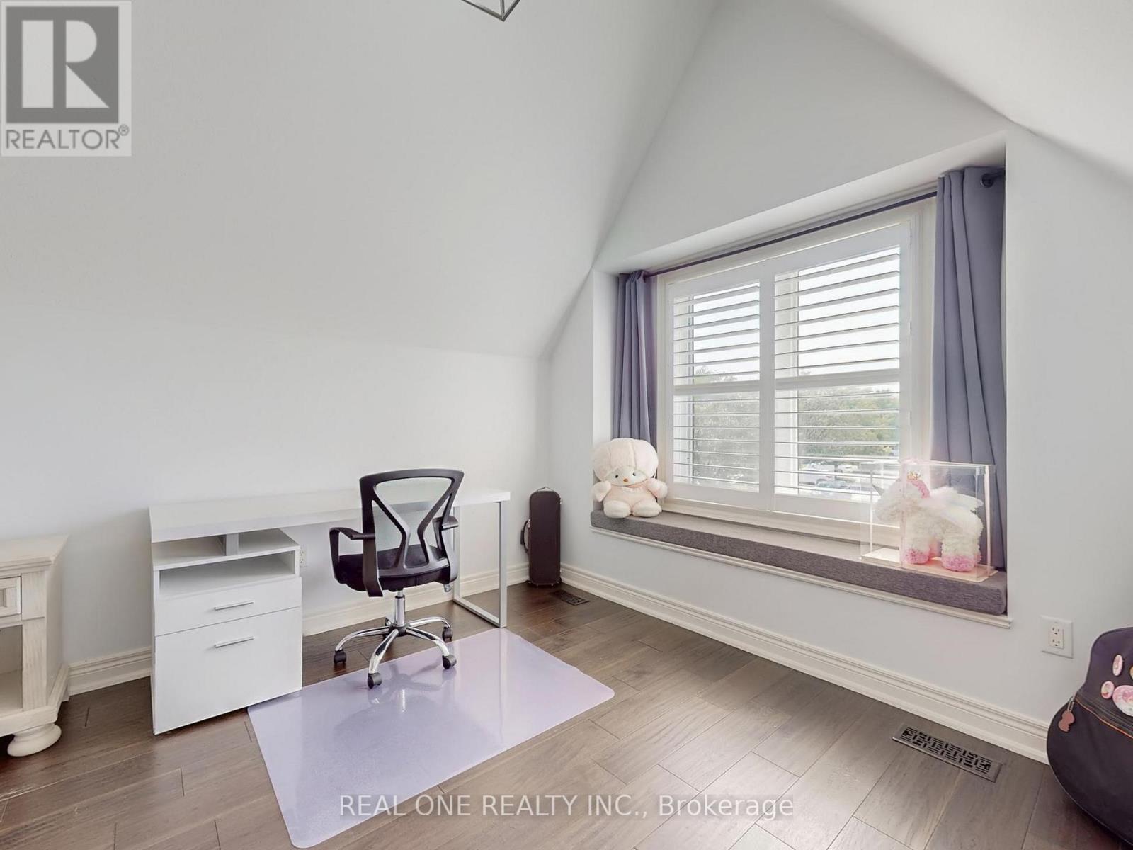 26 MATTHEWS COURT - 31