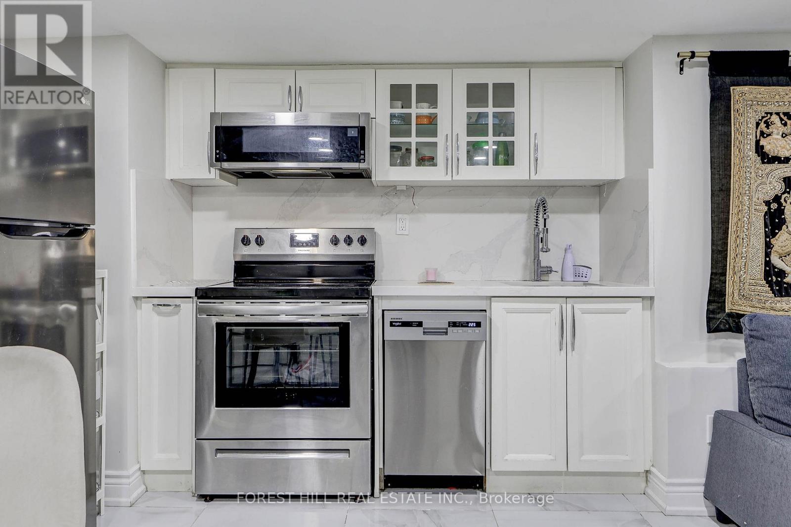 607 SPADINA ROAD - 35
