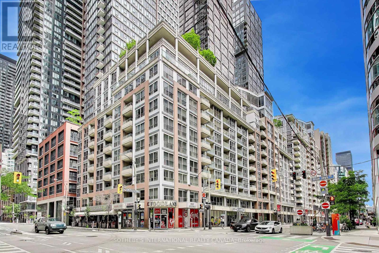 #1005 270 WELLINGTON STREET W - 1