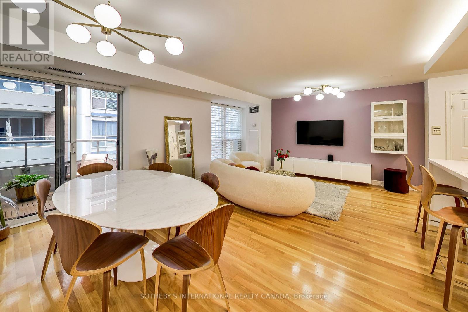 #1005 270 WELLINGTON STREET W - 10