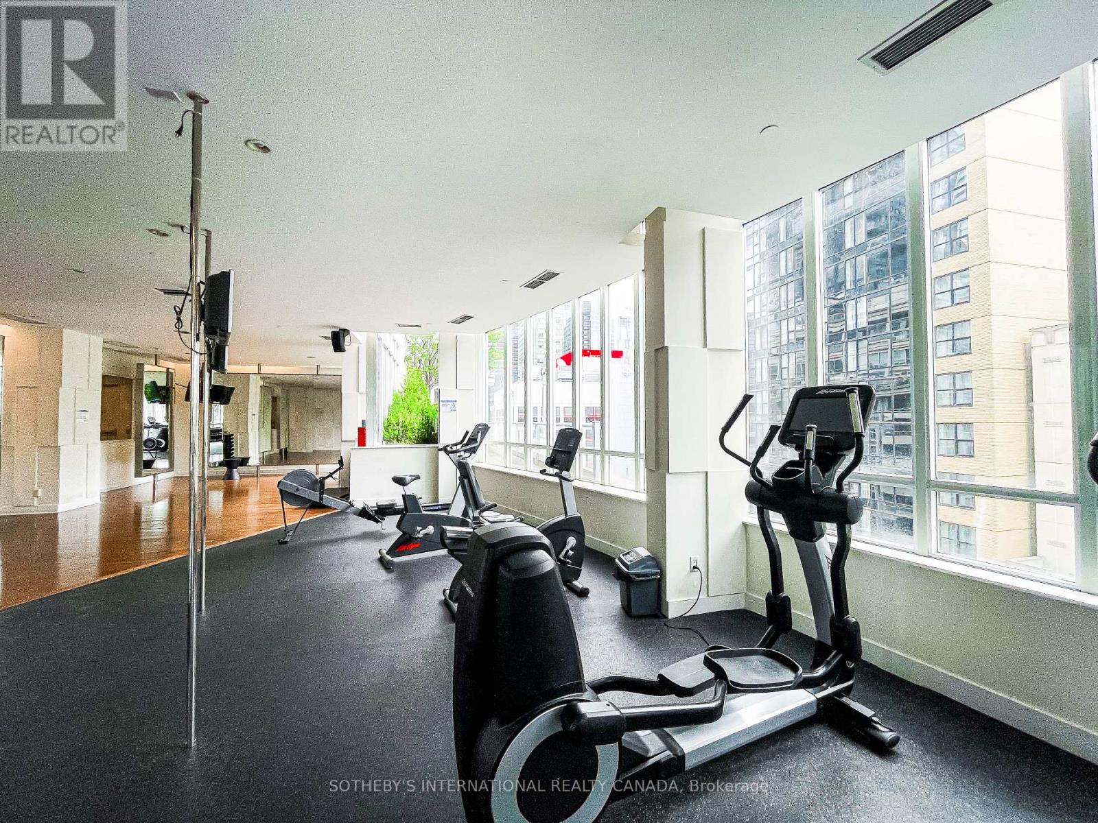 #1005 270 WELLINGTON STREET W - 25