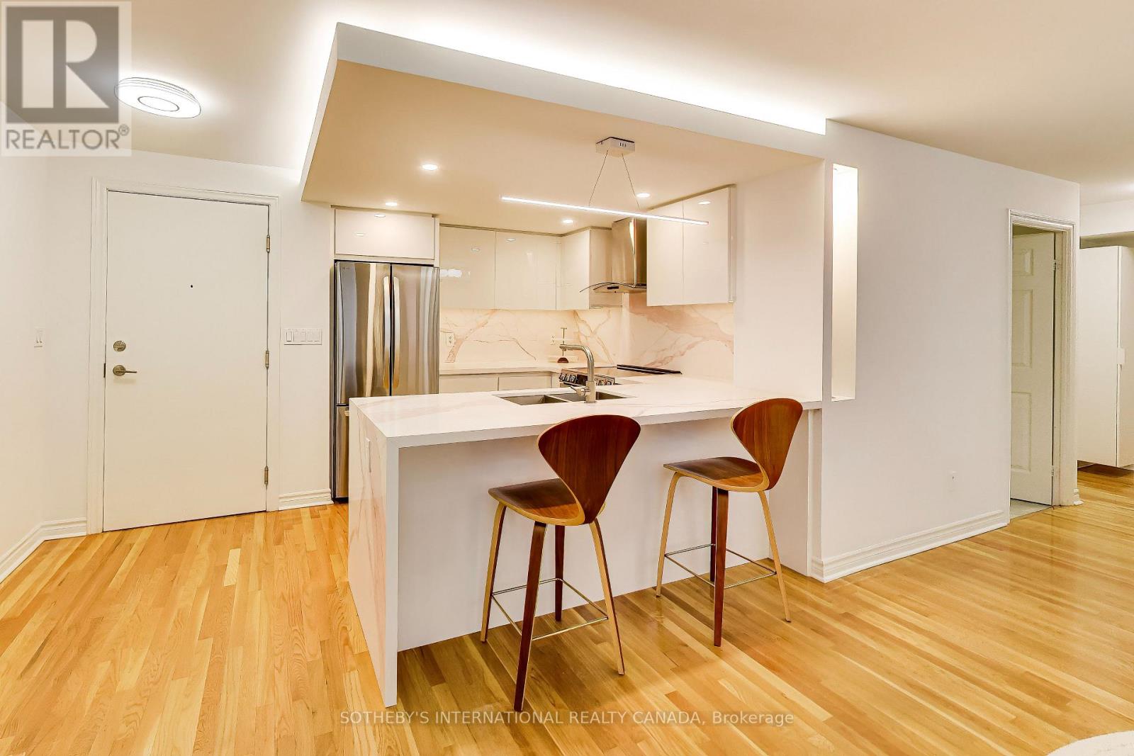 #1005 270 WELLINGTON STREET W - 12