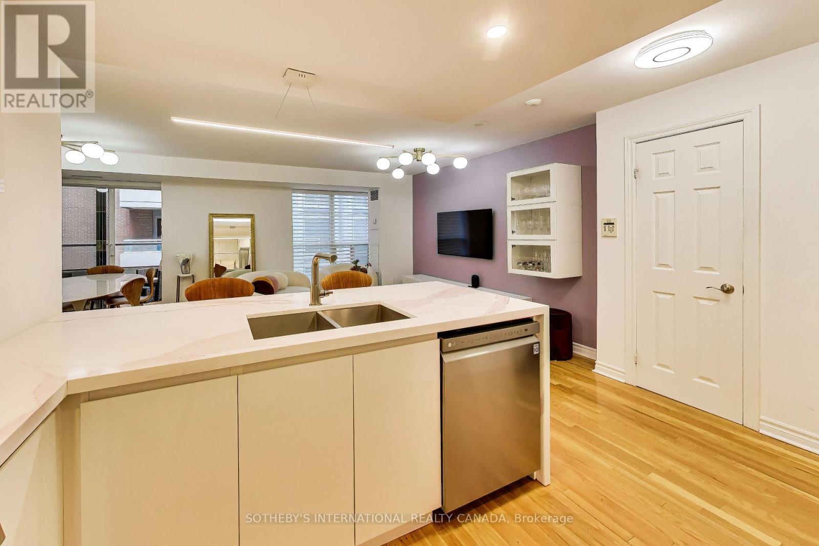 #1005 270 WELLINGTON STREET W - 14
