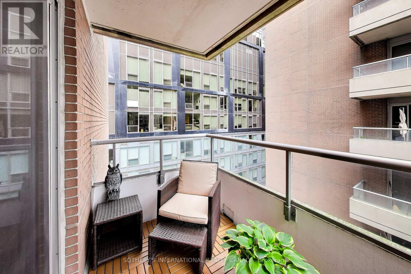 #1005 270 WELLINGTON STREET W - 22