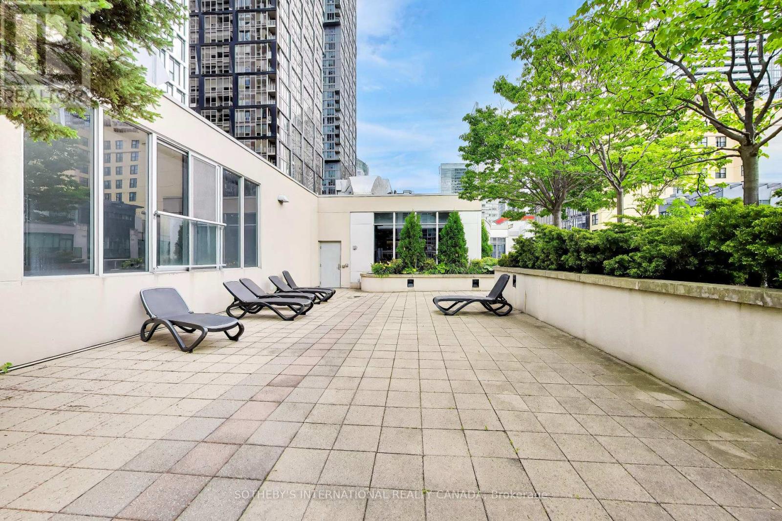 #1005 270 WELLINGTON STREET W - 31