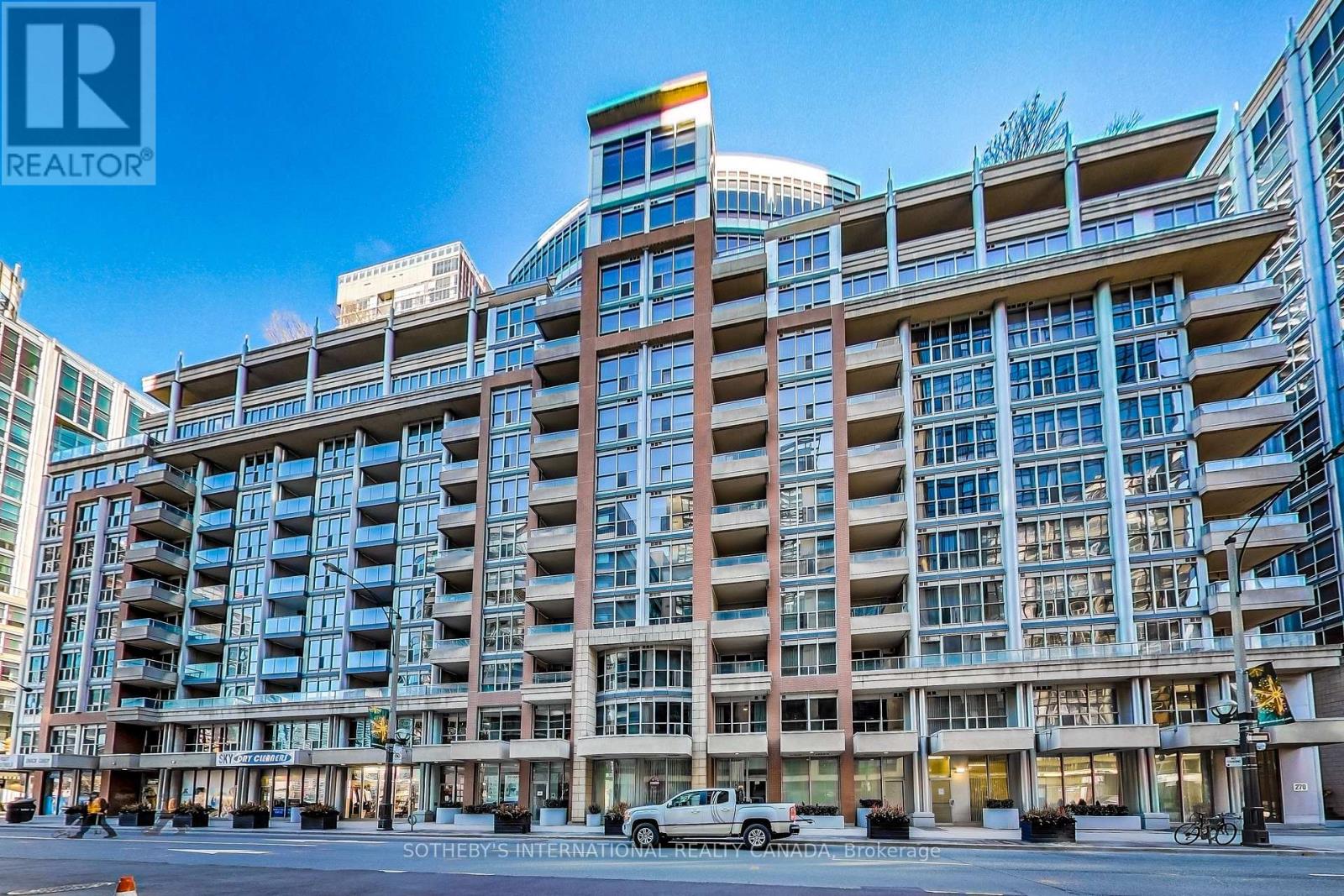#1005 270 WELLINGTON STREET W - 36