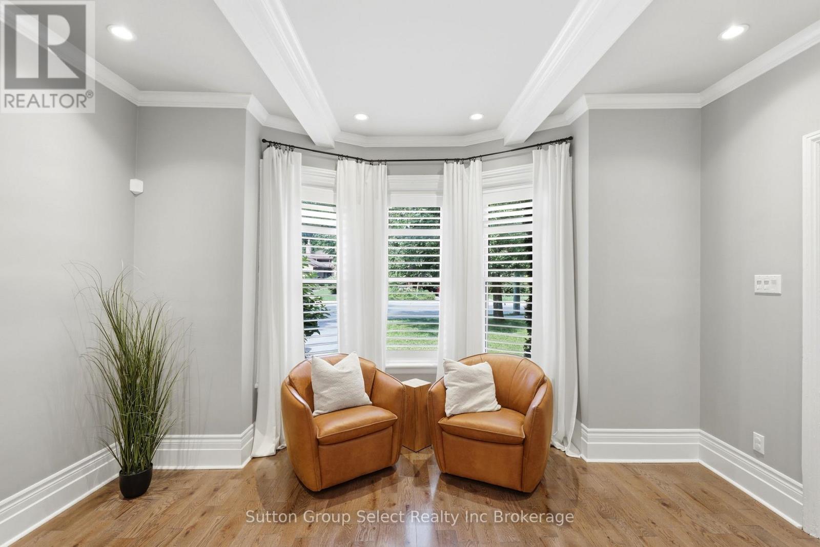 340 RIDOUT STREET S - 11