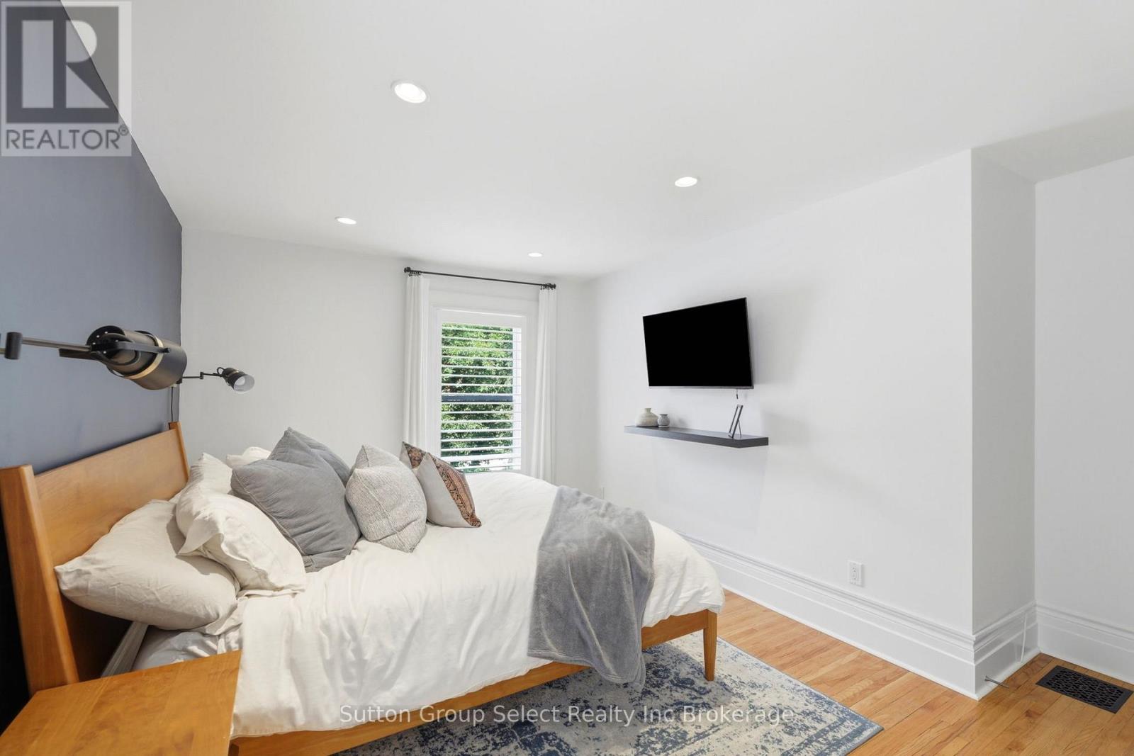 340 RIDOUT STREET S - 25