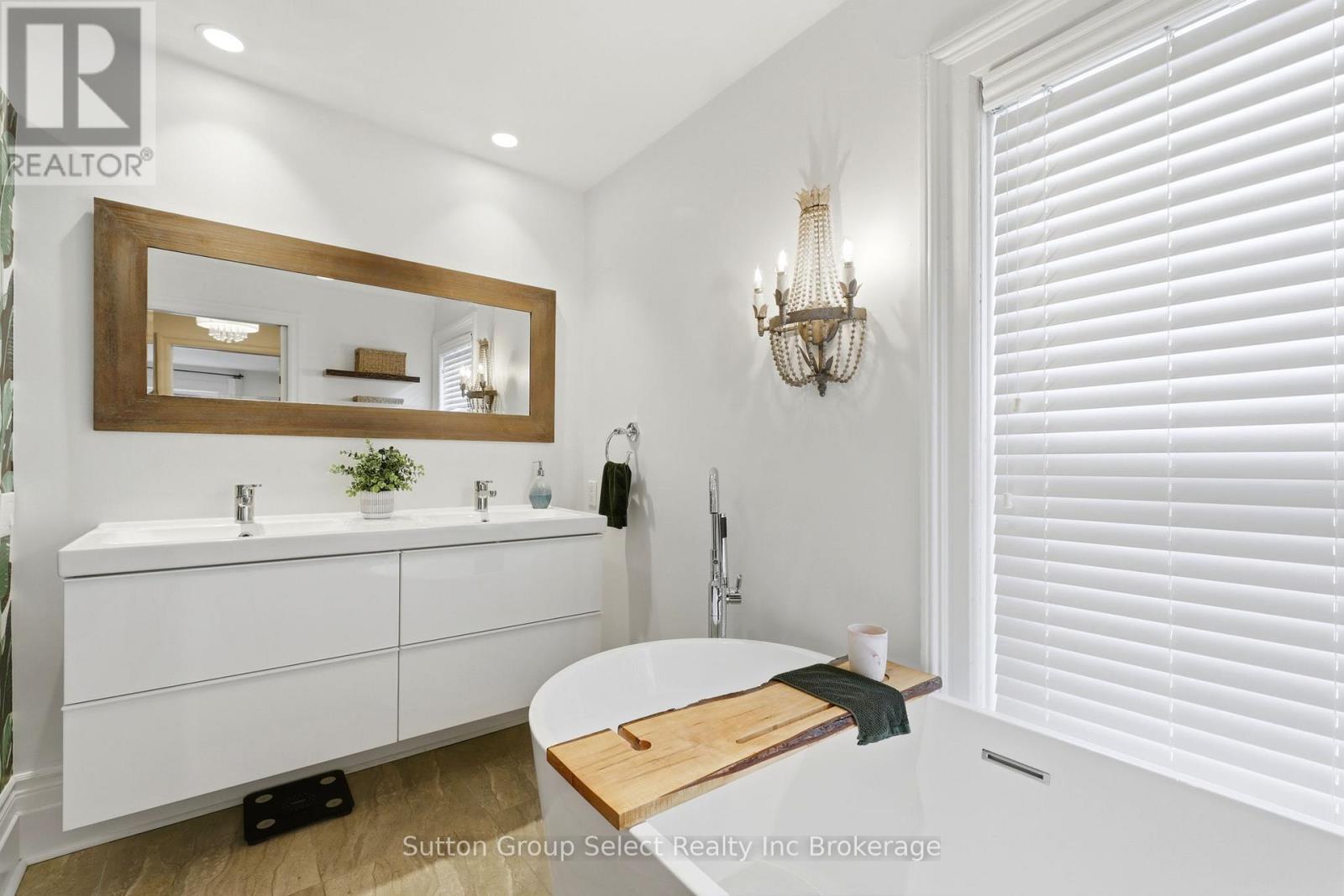 340 RIDOUT STREET S - 27