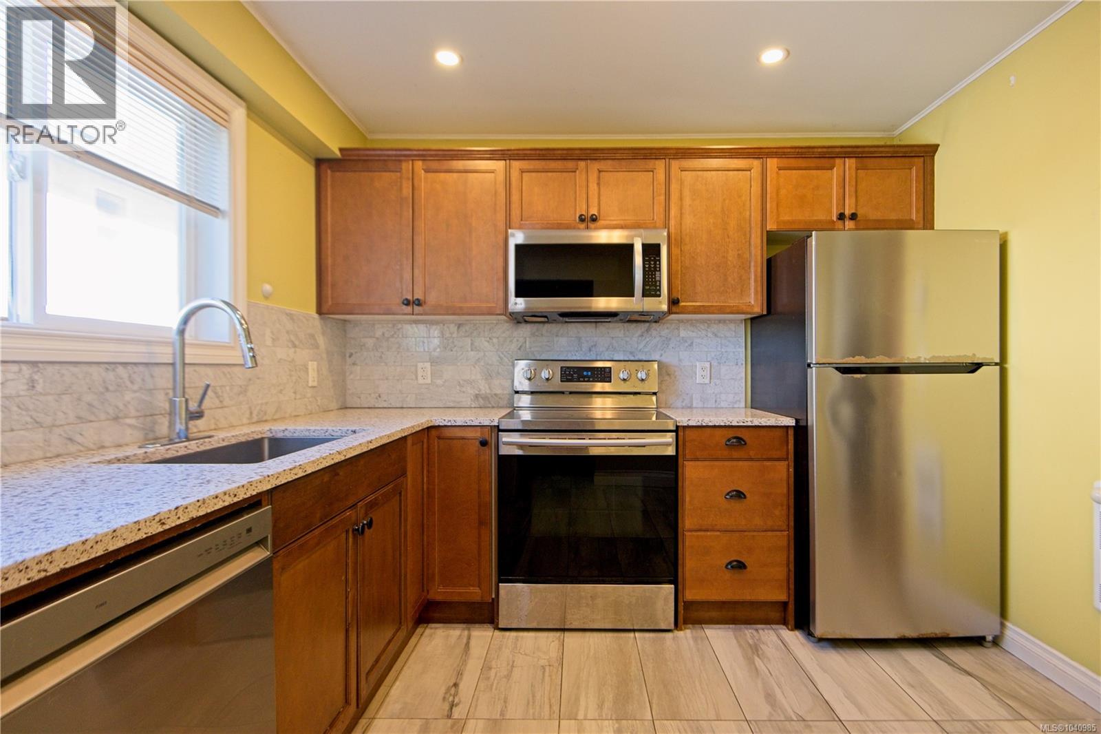 1185 Rock St - 24
